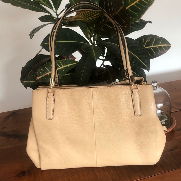 Coach Madison Carryall - Picture 3 of 12